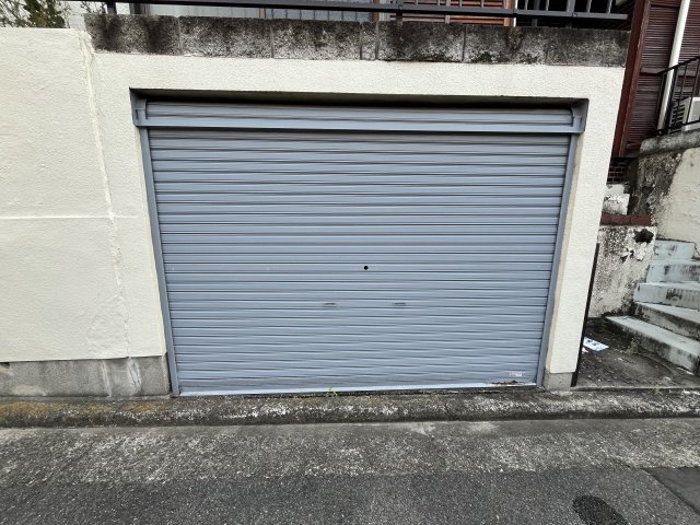 深阪貸家の駐車場