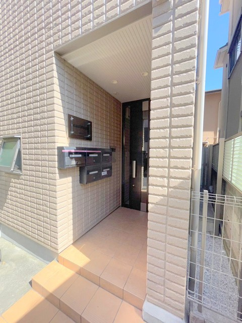 ヒルズ渋谷本町のエントランス