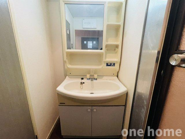 マンション西宮原の洗面所|◆洗面化粧台です！
◆自分好みにリノベーションしたい方にオススメのお部屋です!!
◆【即日内覧会開催中】土日はもちろん！平日の仕事終わりの内覧も可能です！