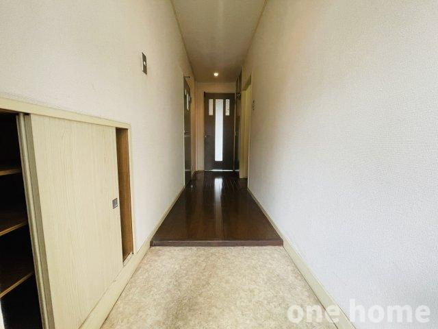 マンション西宮原の玄関|◆段差が少なく足運びもスムーズな玄関です！
◆徒歩圏内に多数のスーパーなどが揃う生活至便な好立地物件です!! 