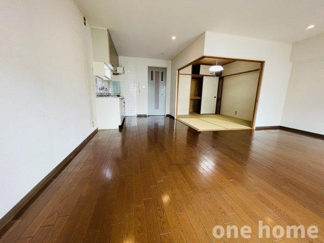 マンション西宮原の居間・リビング|◆LDKは広々約15帖！2LDKから3LDKに変更可能です！
◆【当社販売窓口】売主様→当社→お客様の関係でご内覧～商談までスムーズです!!