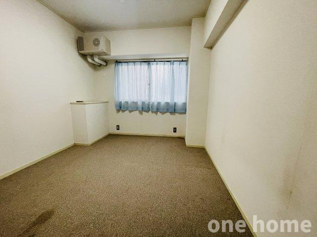 マンション西宮原の洋室|◆約6.0帖洋室(サービスルーム)です！サービスルームは建築基準法で定める居室の基準を満たしていませんが、6帖の広さがあり、実質、個室としてご使用いただけます！