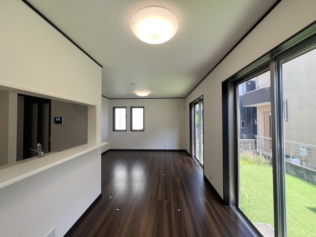 琉球仕様のタタミある寝っ転がりルームは神！【瀬谷区橋戸３丁目】リフォーム戸建の居間・リビング