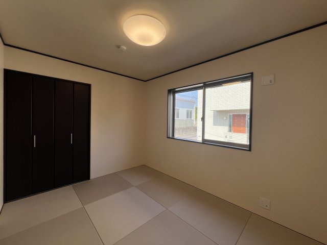 琉球仕様のタタミある寝っ転がりルームは神！【瀬谷区橋戸３丁目】リフォーム戸建の和室|日本らしい落ち着いた雰囲気の和室です