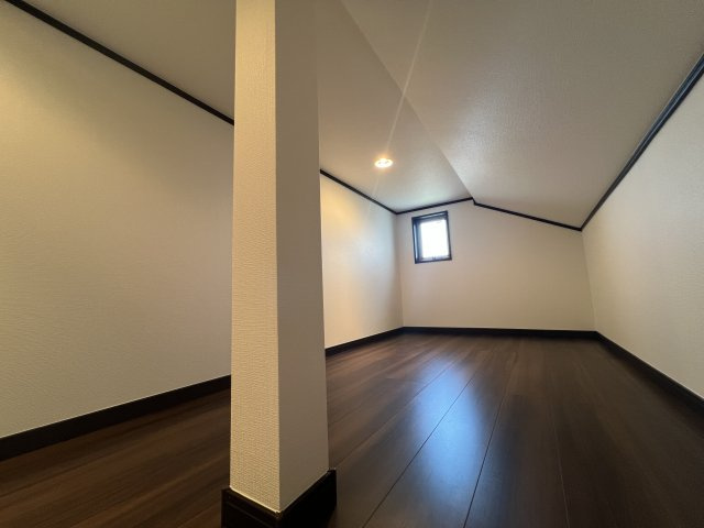 琉球仕様のタタミある寝っ転がりルームは神！【瀬谷区橋戸３丁目】リフォーム戸建の収納|屋根裏収納付き