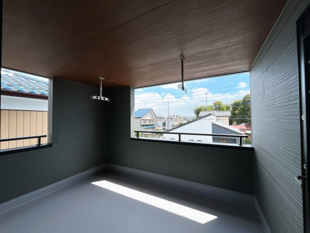 熊谷市新堀新田　新築一戸建のバルコニー|インナーバルコニーで突然の雨でも安心♪直射日光を防げるので、紫外線を気にせず自然の光や風を感じながら日光浴もできちゃいます♪