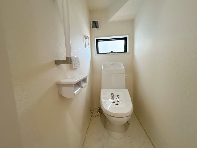 熊谷市新堀新田　新築一戸建のトイレ