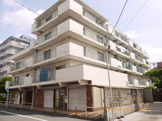 【外観】 | 洗練された外観が印象的なスタイリッシュな邸宅。