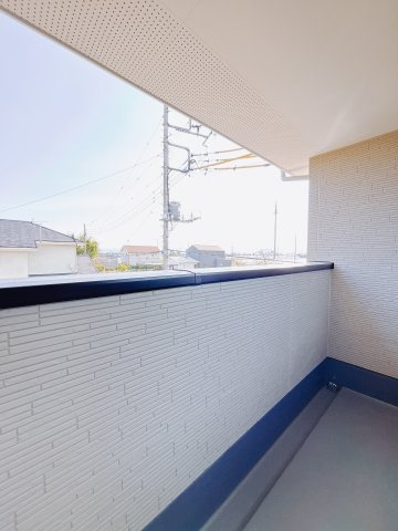 【新築戸建】佐波郡玉村町11期のバルコニー|■バルコニー｜プライバシーが守られたインナーバルコニーは、くつろぎの空間としても、アウトドアの空間としても活躍をしてくれます。