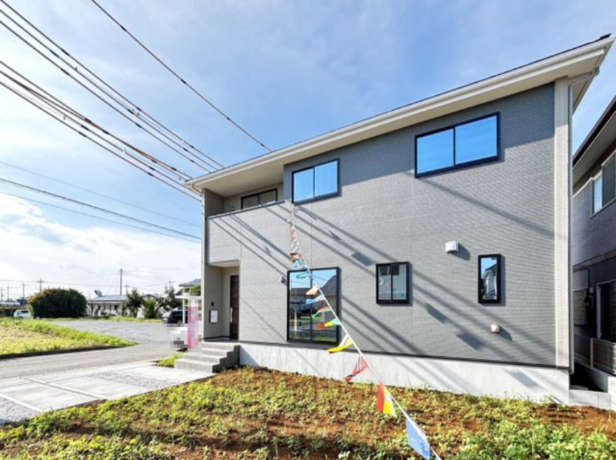 【新築戸建】佐波郡玉村町11期の外観|■外観｜土日のご見学はもちろん、平日・夜間のご案内も大歓迎です♪「今から見たい」や「仕事終わりに見たい」にもご対応できますのでお気軽にお問い合わせください♪