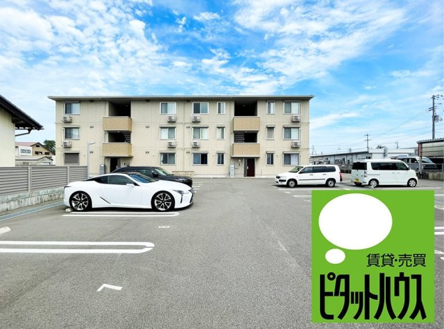 ロイヤルサン　Ｂ棟の外観