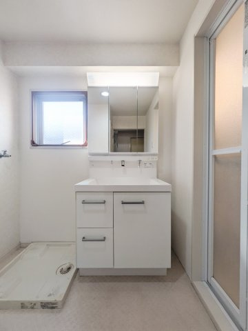 エクセル北青木の独立洗面台|洗面室
収納も付いており朝の支度もスムーズに行えます。