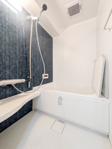 エクセル北青木の浴室|浴室
紺色のアクセントがオシャレな浴室となっております。