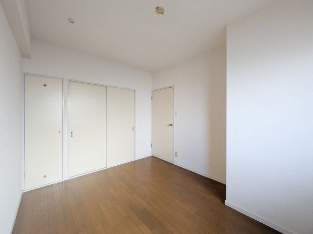 エクセル北青木の洋室|約5.6帖のフリースペース
クローゼットも付いており収納にも困りません。