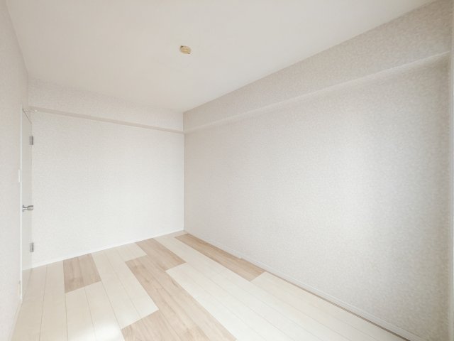 エクセル北青木のランドリースペース|約5.1帖の洋室
東向きの窓があるため朝日が差し込みます。