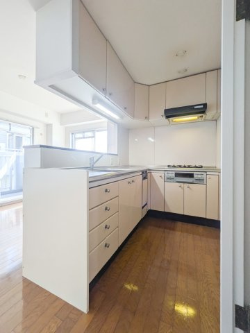 エクセル北青木のキッチン|L字型カウンターキッチン
洗面室もつながっている2WAYとなっております。