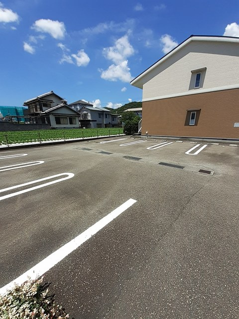 ハイツ・林の駐車場|駐車場