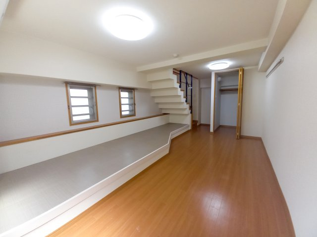 【洋室】 | RESIDENCE　MIYABI | 約8.1帖