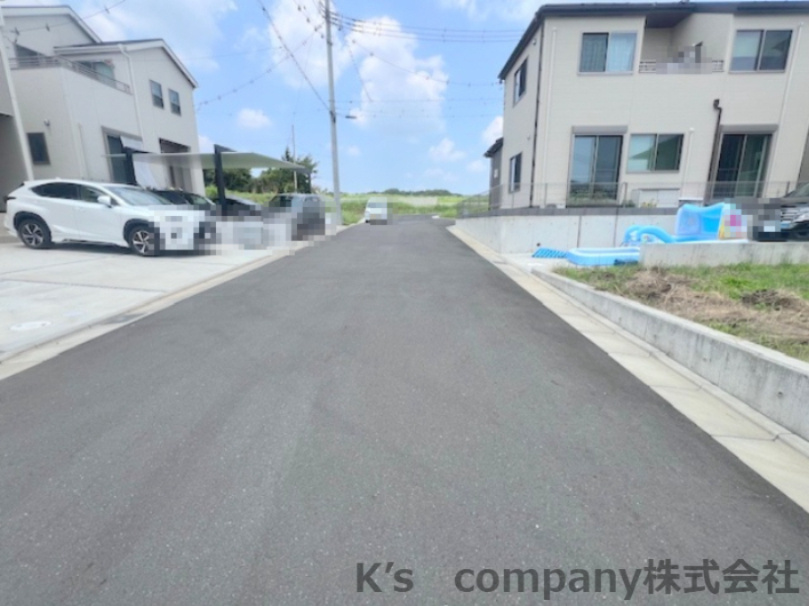 藤沢市打戻　建築条件なし　売地　区画12の前面道路含む現地写真|前面道路の様子です◇