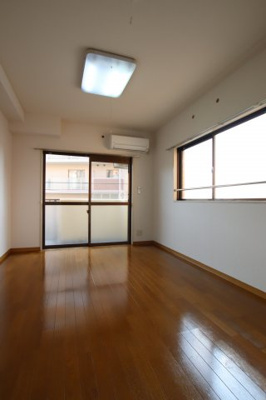 【洋室】 | ラ・ルミエール