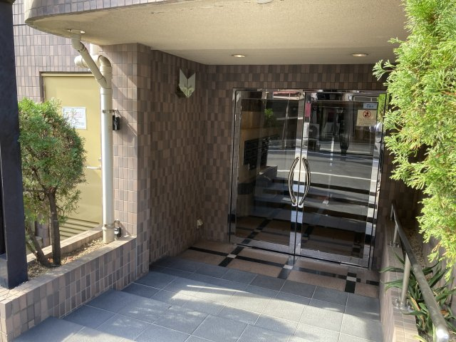 菱和パレス池袋本町のエントランス