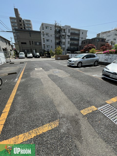 トリイマツSTOの駐車場