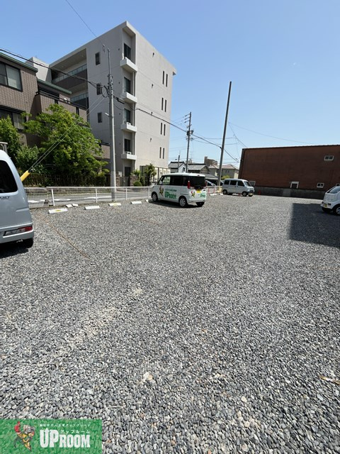 トリイマツSTOの駐車場