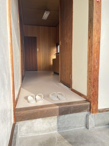 広戸貸家の玄関