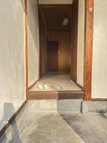 広戸貸家の玄関