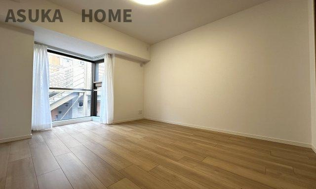 サングレイス洋光台 の洋室|開放感の有る出窓付きの明るいお部屋です。