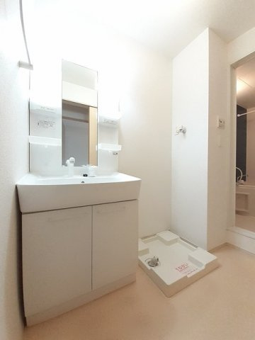 グランペール　ラポールの洗面所|脱衣スペースもあります