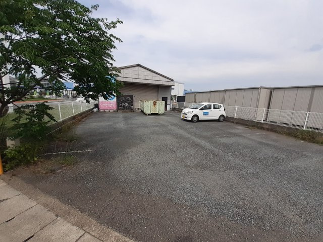 宇土市善道寺町の倉庫の駐車場