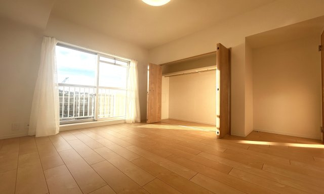 緑の街四号棟 の寝室|家族一人ひとりの大切なプライベート空間の居室。家具の配置のご相談は是非お任せください。