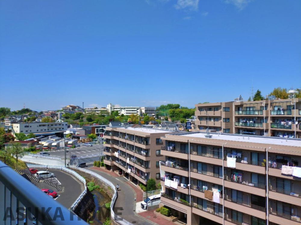 緑の街四号棟 の展望|開放感がある突き抜けた景色が一面に広がる良好な眺望も魅力です♪
街を一望する開放的な眺望をぜひ実際にご覧になって下さい♪
