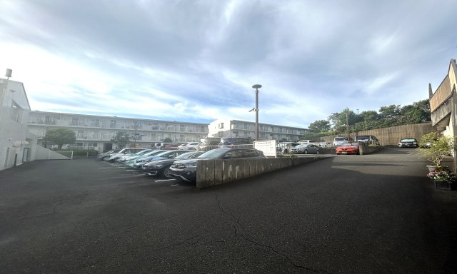 緑の街四号棟 の駐車場|駐車場の空き状況については、お問い合わせ時に管理会社の方へ、その都度確認いたしますのでお気軽にお聞きください。