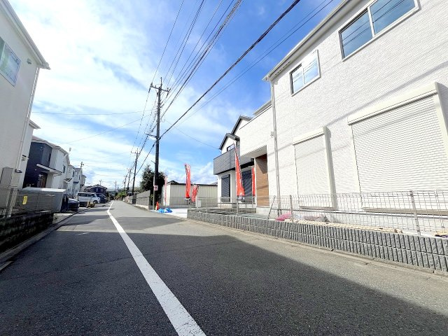 あきる野市牛沼全2棟　新築分譲の前面道路含む現地写真