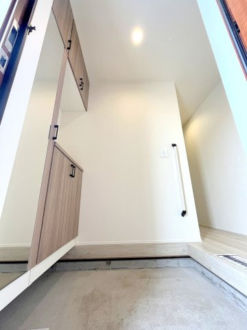 あきる野市牛沼全2棟　新築分譲の玄関