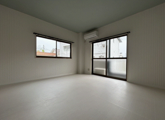 ウガワビルの内装