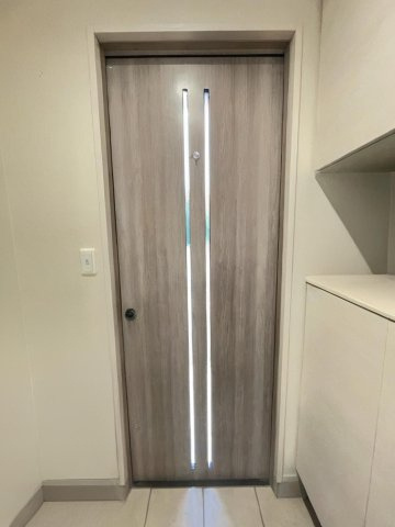 中古戸建・築浅　太田市台之郷町　大和ハウス工業施工の玄関|自然光を取り入れる玄関ドア！明るく毎日のお出かけも気持ちよくできる玄関です！