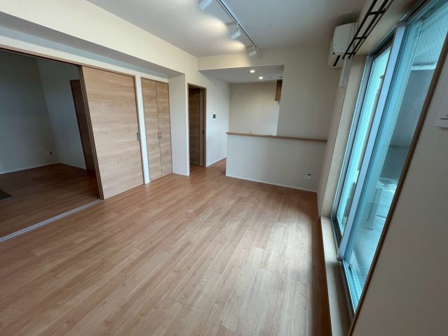 エメルミナ豊中岡町の居間・リビング