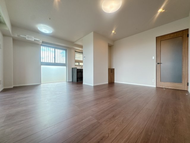 【居間・リビング】 | アイランドタワースカイクラブC棟☆仲介手数料無料☆ | 家具の配置がしやすいフラットなリビング。インテリアコーディネートが楽しめます。