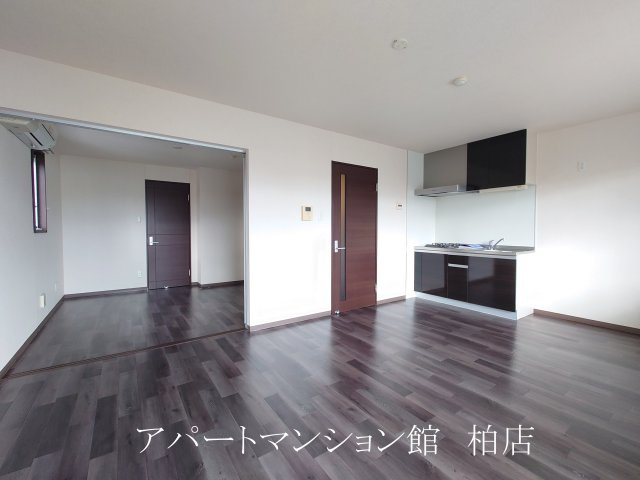 ファーストクライムの居間・リビング