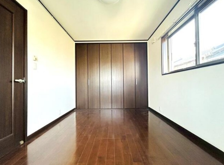 久御山町市田和気の洋室