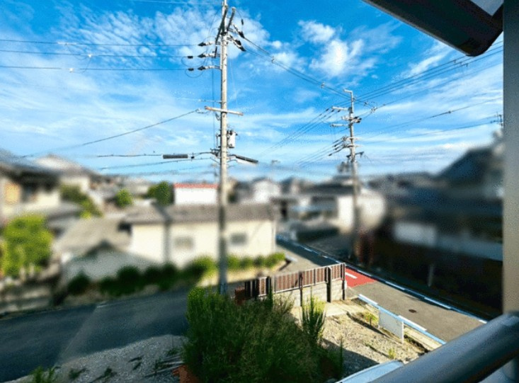久御山町市田和気のバルコニー