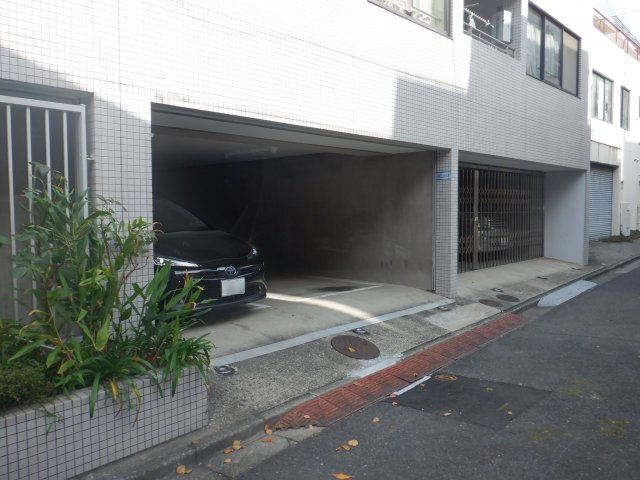 浅草ハイムの駐車場