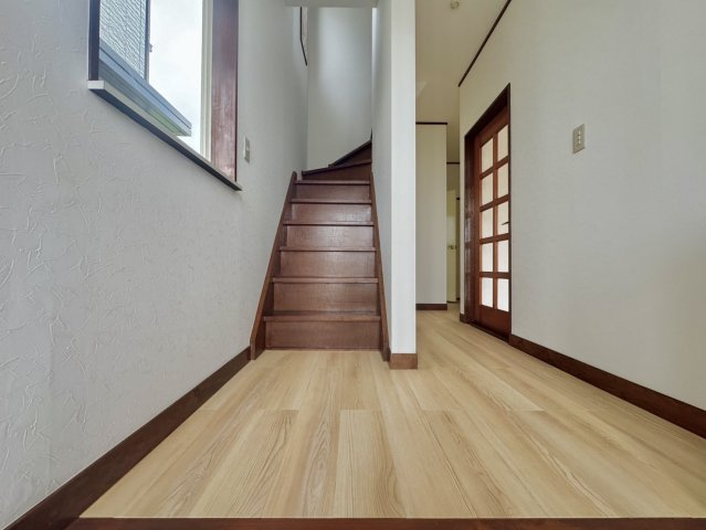 つくば市洞下中古戸建の玄関