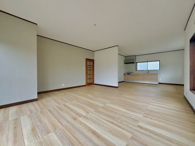 つくば市洞下中古戸建の居間・リビング