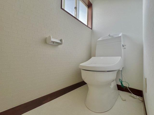 つくば市洞下中古戸建のトイレ