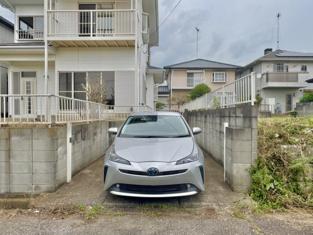 つくば市洞下中古戸建の駐車場