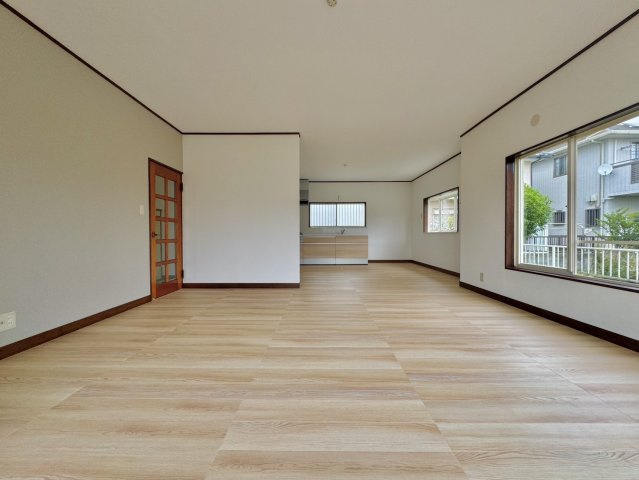 つくば市洞下中古戸建の居間・リビング